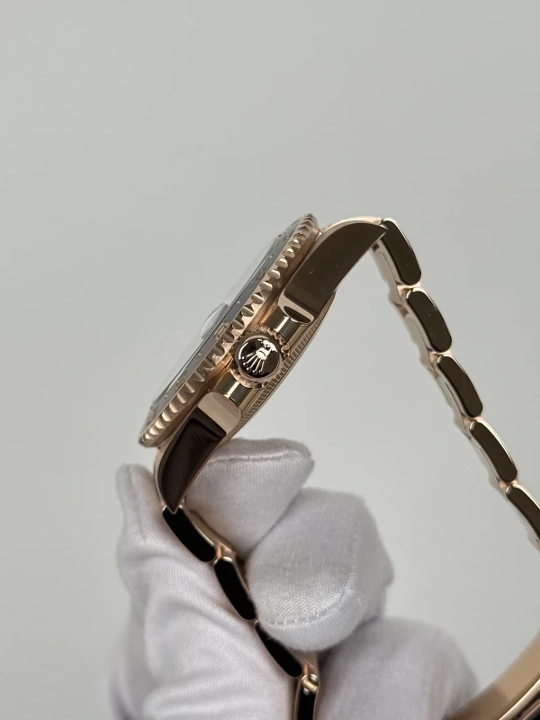 Rolex 40 mm, Everose gold 126715CHNR-0001 4