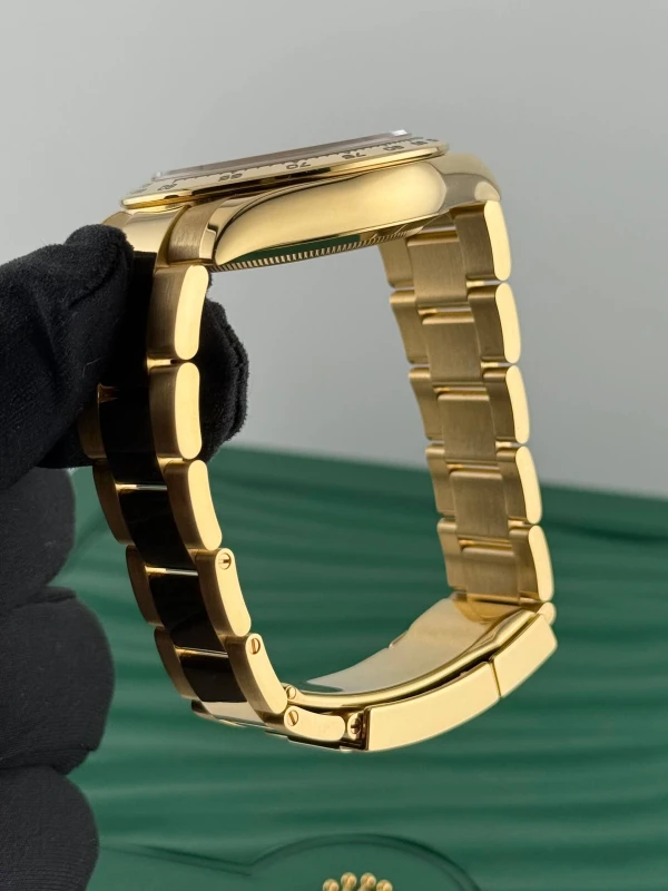 Rolex Cosmograph 40mm Yellow Gold 116508-0004 6