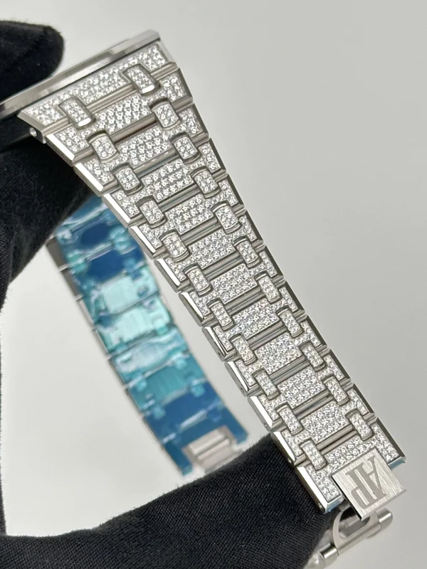 Audemars Piguet Extra-Thin Royal Oak 'Jumbo' 15202BC.ZZ.1241BC.01 6