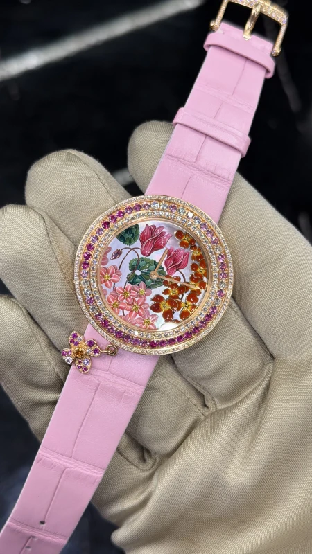 Van Cleef &amp; Arpels Extraordinaire Amour VCARO4JW00 2