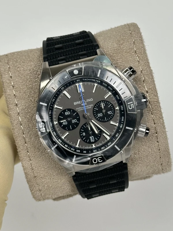 Breitling B01 44 EB0136251M1S1 3