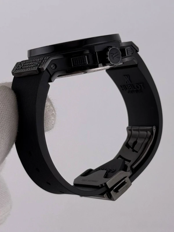 Hublot Black Fluo 341.SV.9090.PR.0901 6