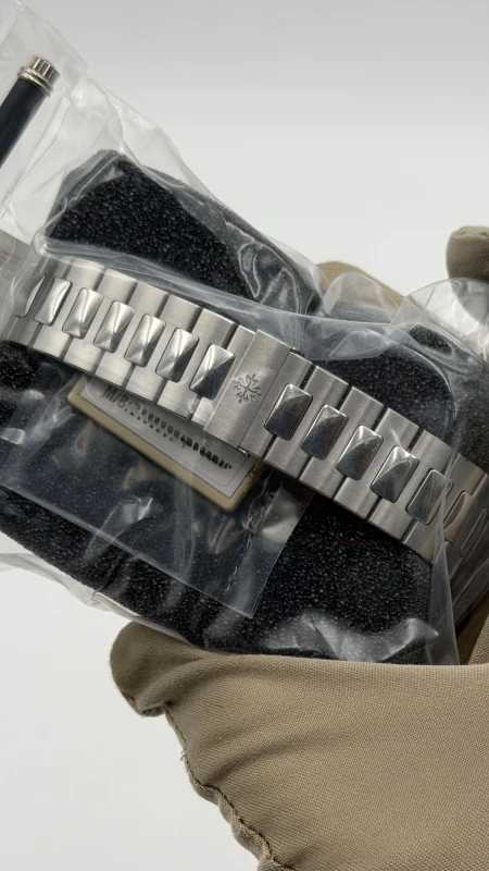 Patek Philippe TRAVEL TIME CHRONOGRAPH  5990/1A-001 5