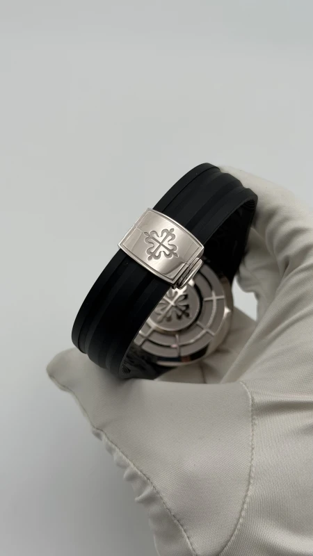 Patek Philippe 6105G-001 5