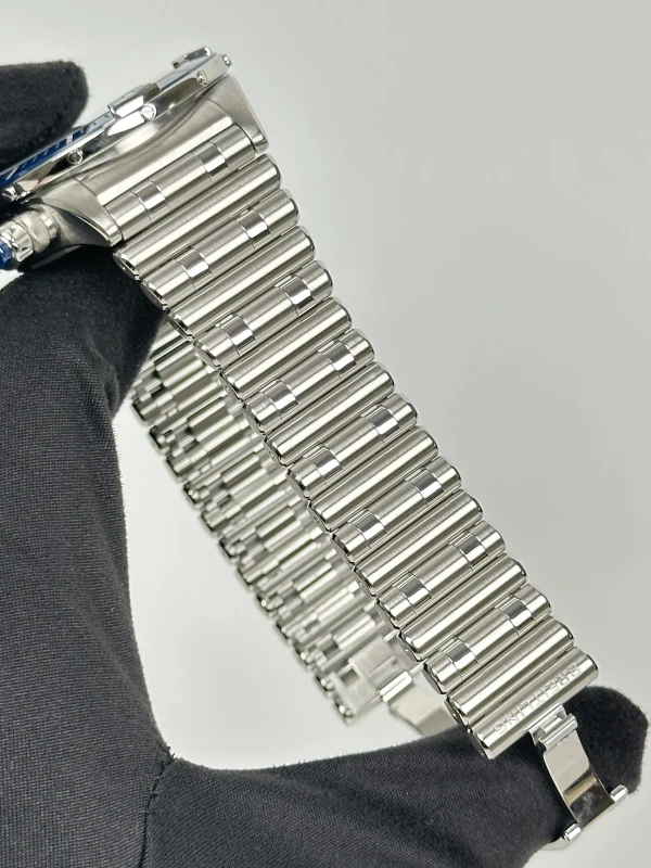 Breitling B01 44 AB0136161C1A1 5
