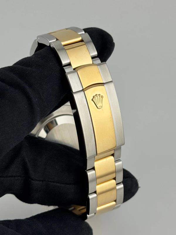 Rolex 41 mm, steel and yellow gold 126303-0011 4