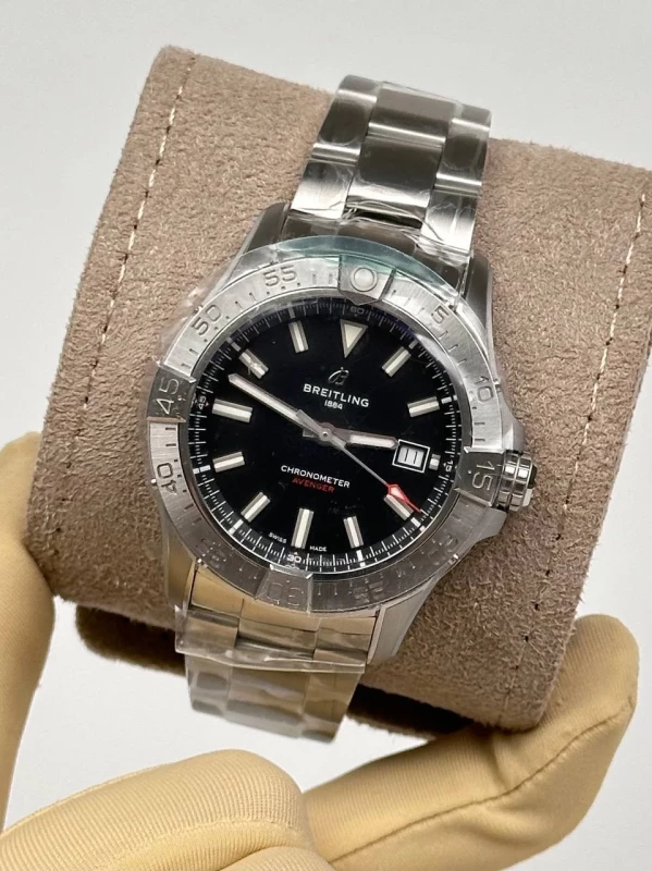 Breitling AVENGER AUTOMATIC 42 A17328101B1A1 4