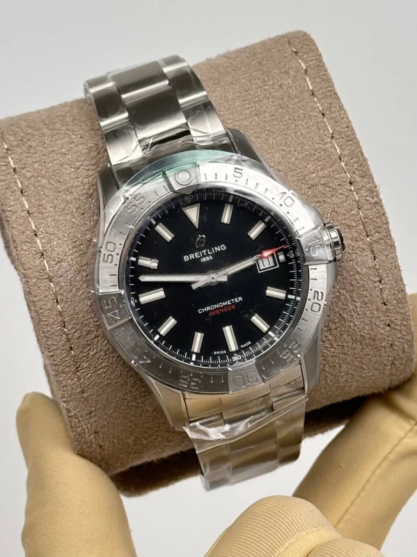 Breitling AVENGER AUTOMATIC 42 A17328101B1A1 3