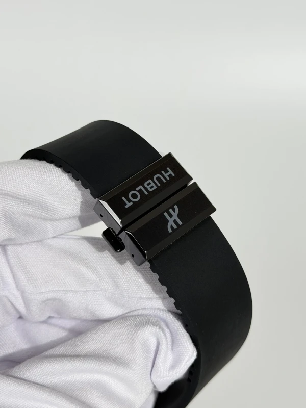 Hublot Classic Fusion Black Magic 542.CX.1270.RX.MDM 6