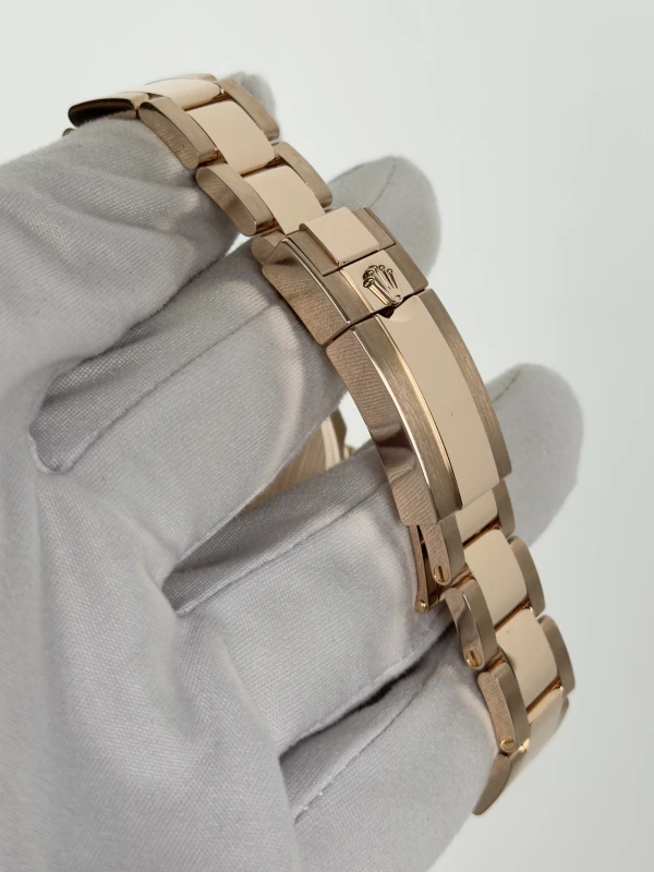 Rolex Cosmograph 40mm Everose Gold 'Rainbow' 126505XLAB 4