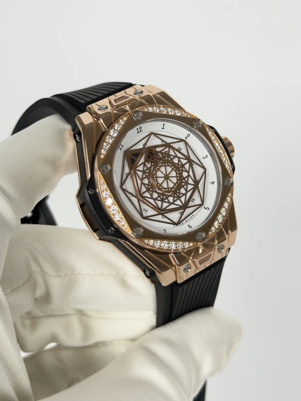 Hublot One Click Sang Bleu King Gold White Diamonds 39 mm 465.OS.2028.VR.1204.MXM19 2