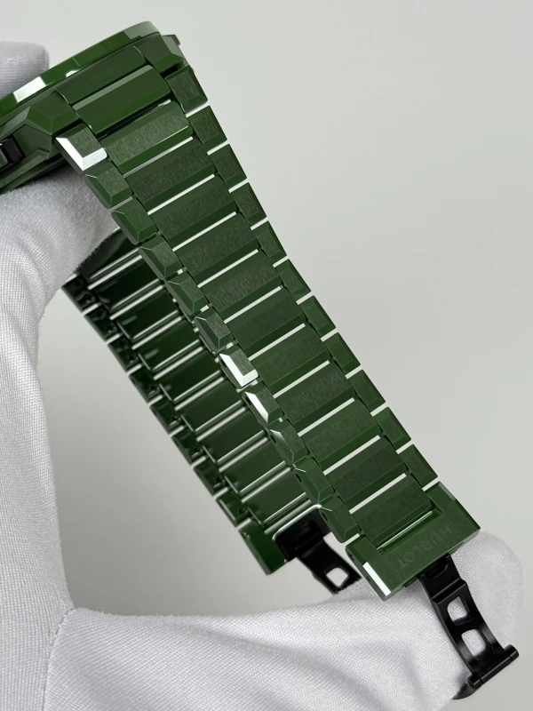 Hublot INTEGRATED GREEN CERAMIC 451.GX.5220.GX 5