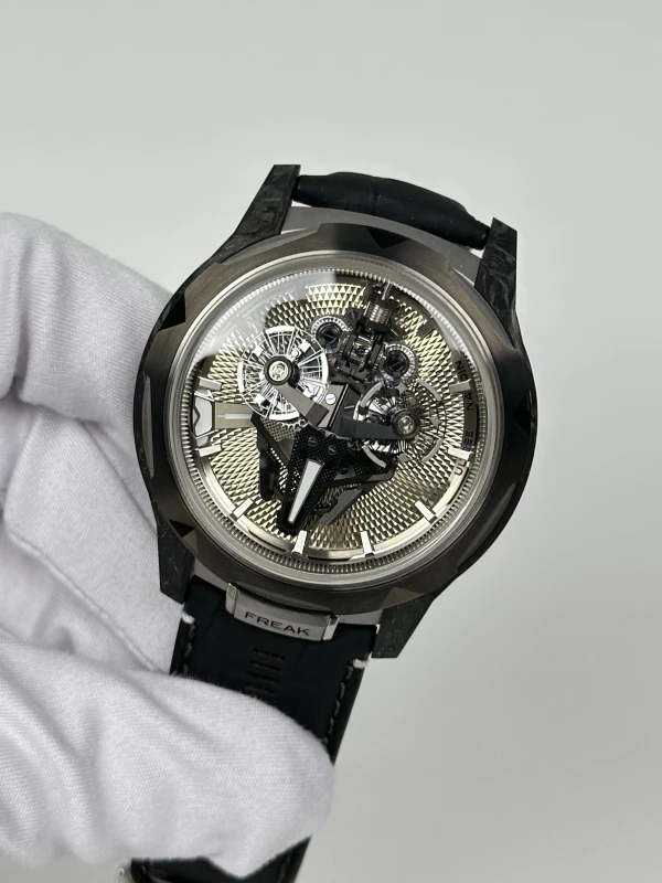 Ulysse Nardin S NOMAD 2513-500LE-4A-GUI/1A 4