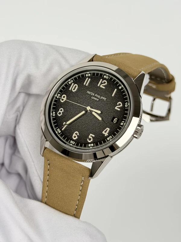 Patek Philippe Calatrava 5226G-001 4