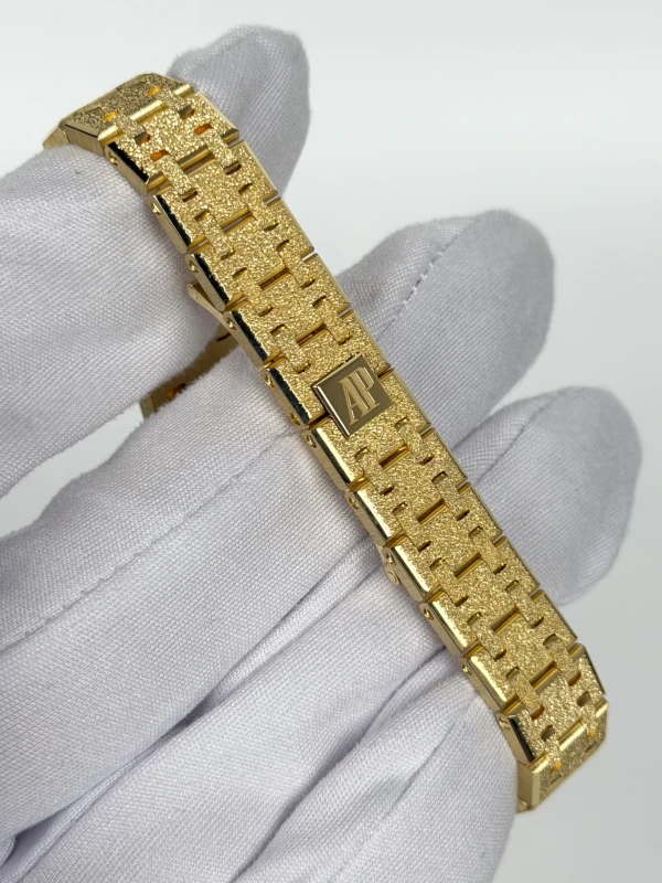 Audemars Piguet MINI FROSTED GOLD 67630BA.GG.1312BA.01 4