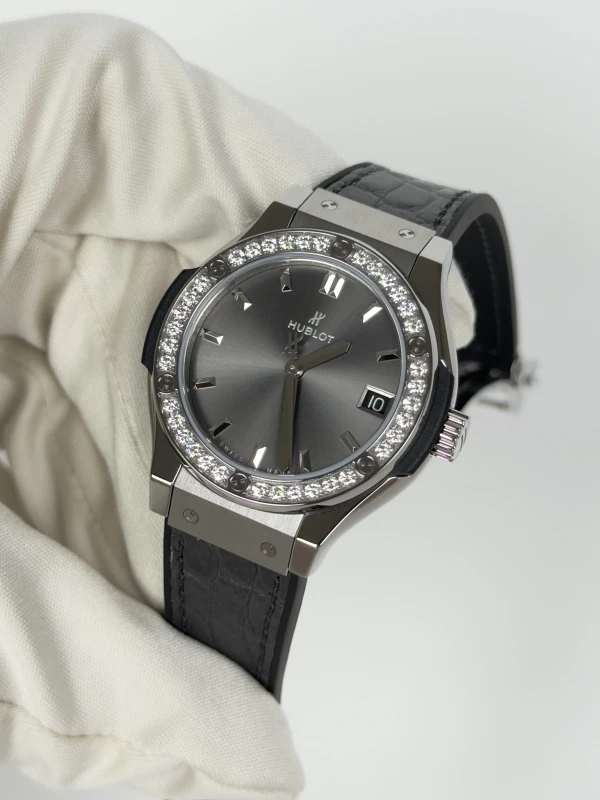 Hublot Quartz 581.NX.7071.LR.1104 3