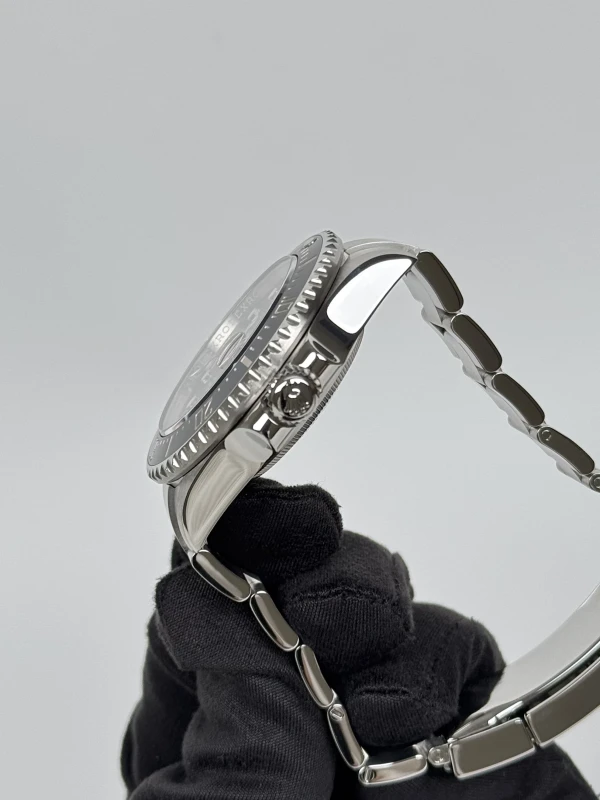 Rolex 4000 126600-0001 4