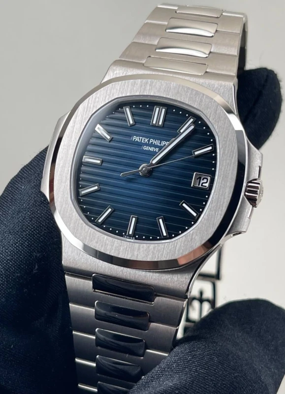 Patek Philippe NAUTILUS 5811/1G-001 2