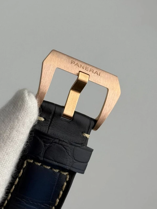 Panerai Perpetual Calendar Goldtech™ PAM00742 9