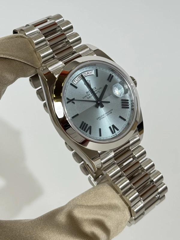 Rolex 40 mm, platinum 228206-0001 2