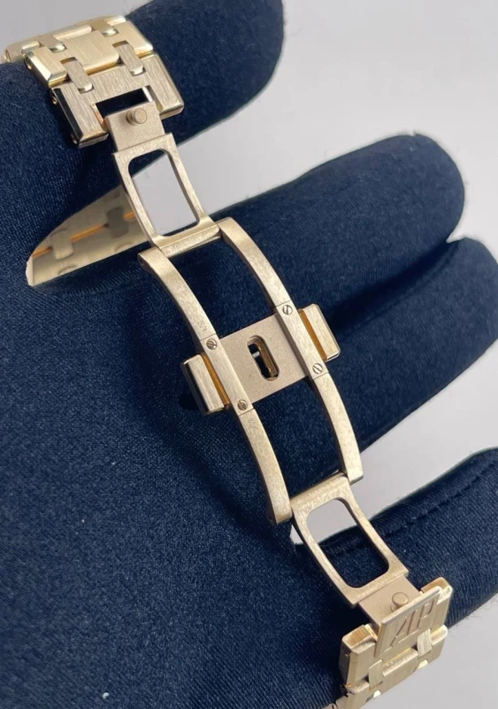 Audemars Piguet 15450BA.OO.1256BA.01 6