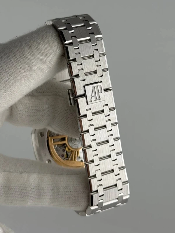 Audemars Piguet ROYAL OAK SELFWINDING 15510BC.OO.1320BC.04 8