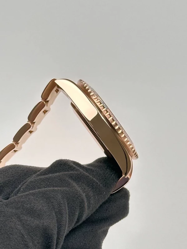Rolex 40 mm, Everose gold 126715CHNR-0001 3