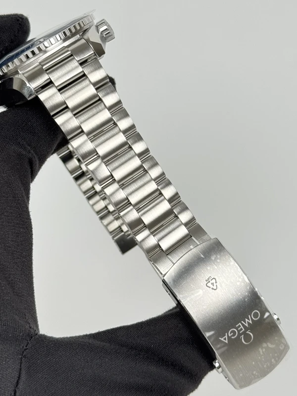 Omega 215.30.44.21.03.001 5