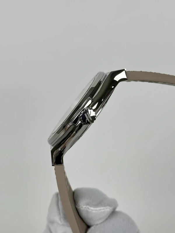 Hublot CLASSIC FUSION ESSENTIAL TAUPE 542.NX.4610.NR.HEC25 6
