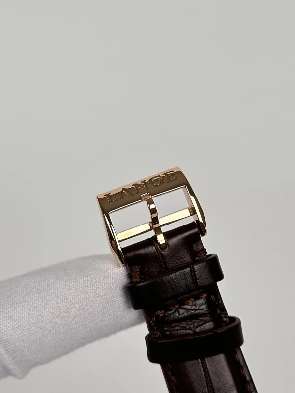 A. Lange & Sohne 107.031 8