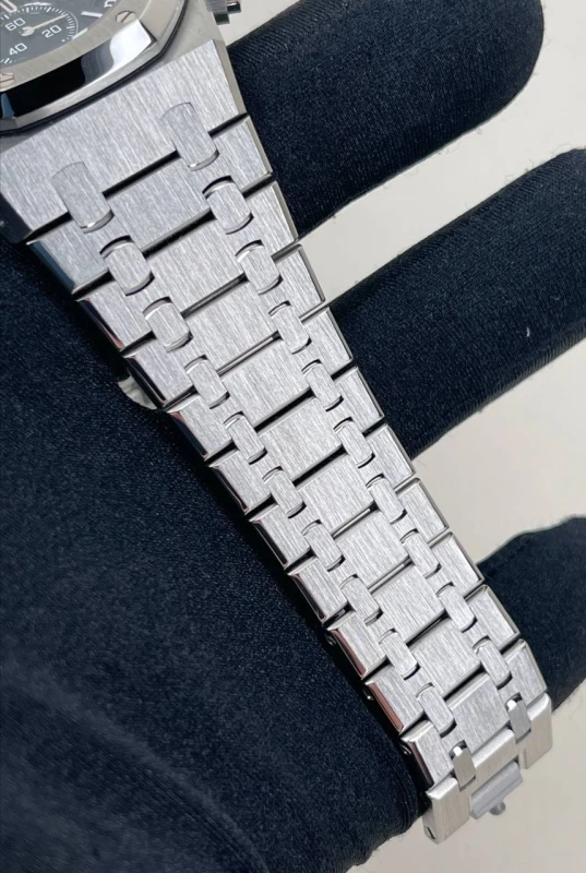 Audemars Piguet "50TH ANNIVERSARY" 41 MM 26240ST.OO.1320ST.04 7