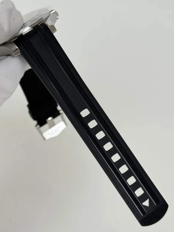 Omega Diver 300M 210.32.42.20.04.001 5