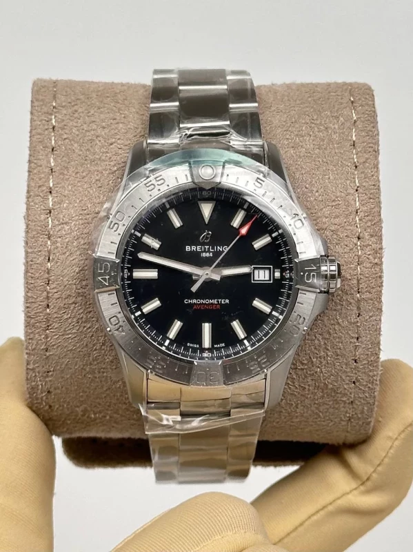 Breitling AVENGER AUTOMATIC 42 A17328101B1A1 2