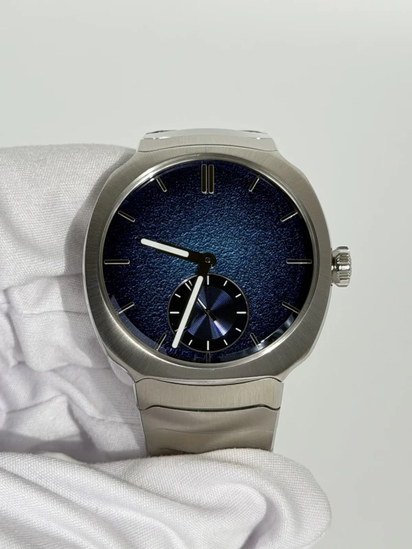 H. Moser & Cie Streamliner Small Seconds Blue Enamel 6500-1200 3