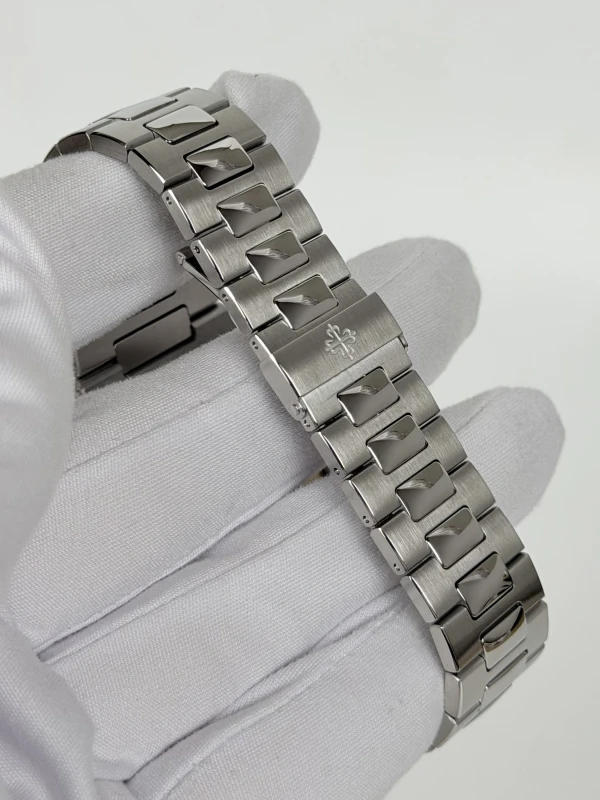 Patek Philippe Nautilus Stainless Steel 5711/1a-011 3