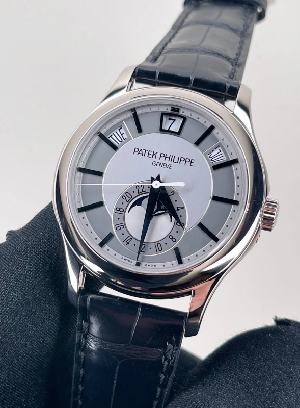 Patek Philippe 5205G-001 5205G-001 2