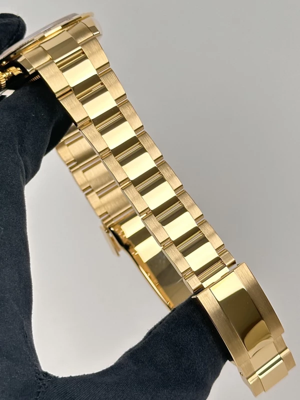 Rolex Cosmograph Daytona 40mm Yellow Gold 116508-0016 5
