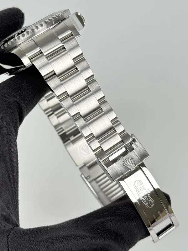 Rolex D -BLUE DIAL 126660-0002 6