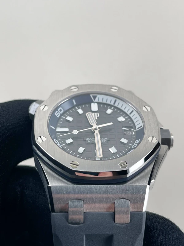 Audemars Piguet Diver 15720ST.OO.A009CA.01 4