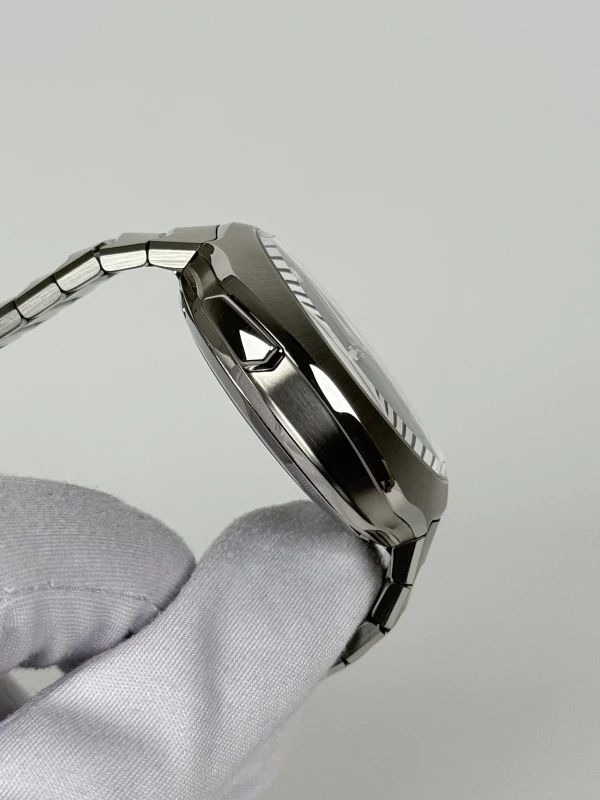 H. Moser & Cie Streamliner Flyback Chronograph 6907-1200 4