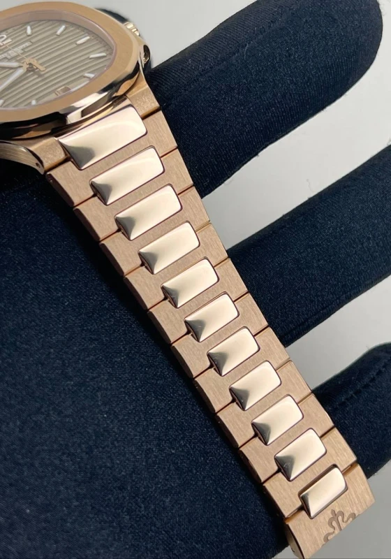 Patek Philippe Lady 7118 7118/1R-010 7