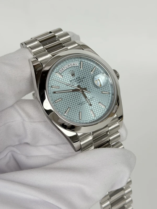 Rolex 40 mm Platinum 228206-0004 3