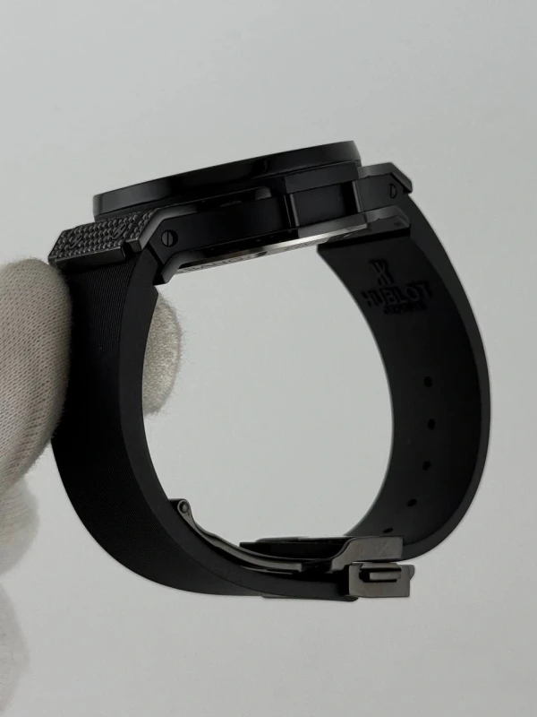 Hublot Black Fluo 341.SV.9090.PR.0901 7
