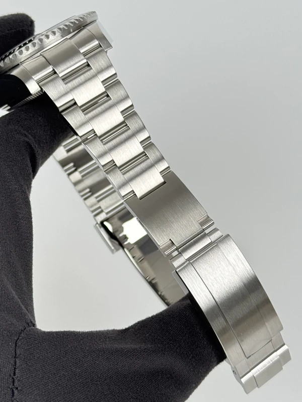 Rolex D -BLUE DIAL 126660-0002 5