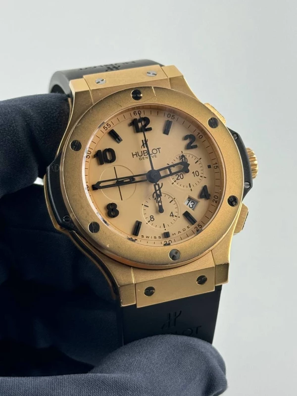 Hublot Rose Gold Mat 301.PI.500.RX 6