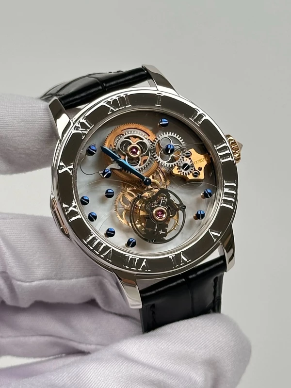 Corum SAPHIR 372.551.70 0001 0000 3