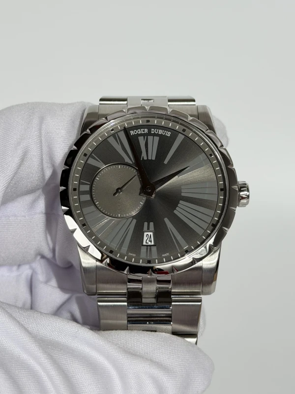 Roger Dubuis 42 Automatic DBEX0385 3