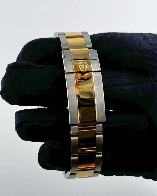 Rolex Cosmograph 40mm Steel and Yellow Gold 116523 4