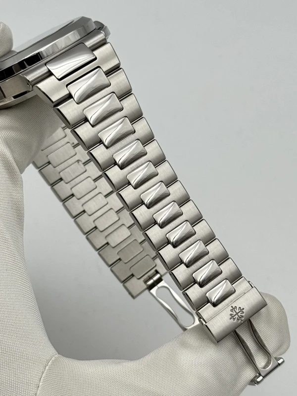 Patek Philippe TRAVEL TIME CHRONOGRAPH 5990/1A-001 6