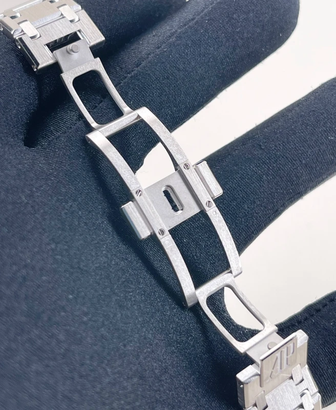 Audemars Piguet 16202BC.OO.1240BC.02 6